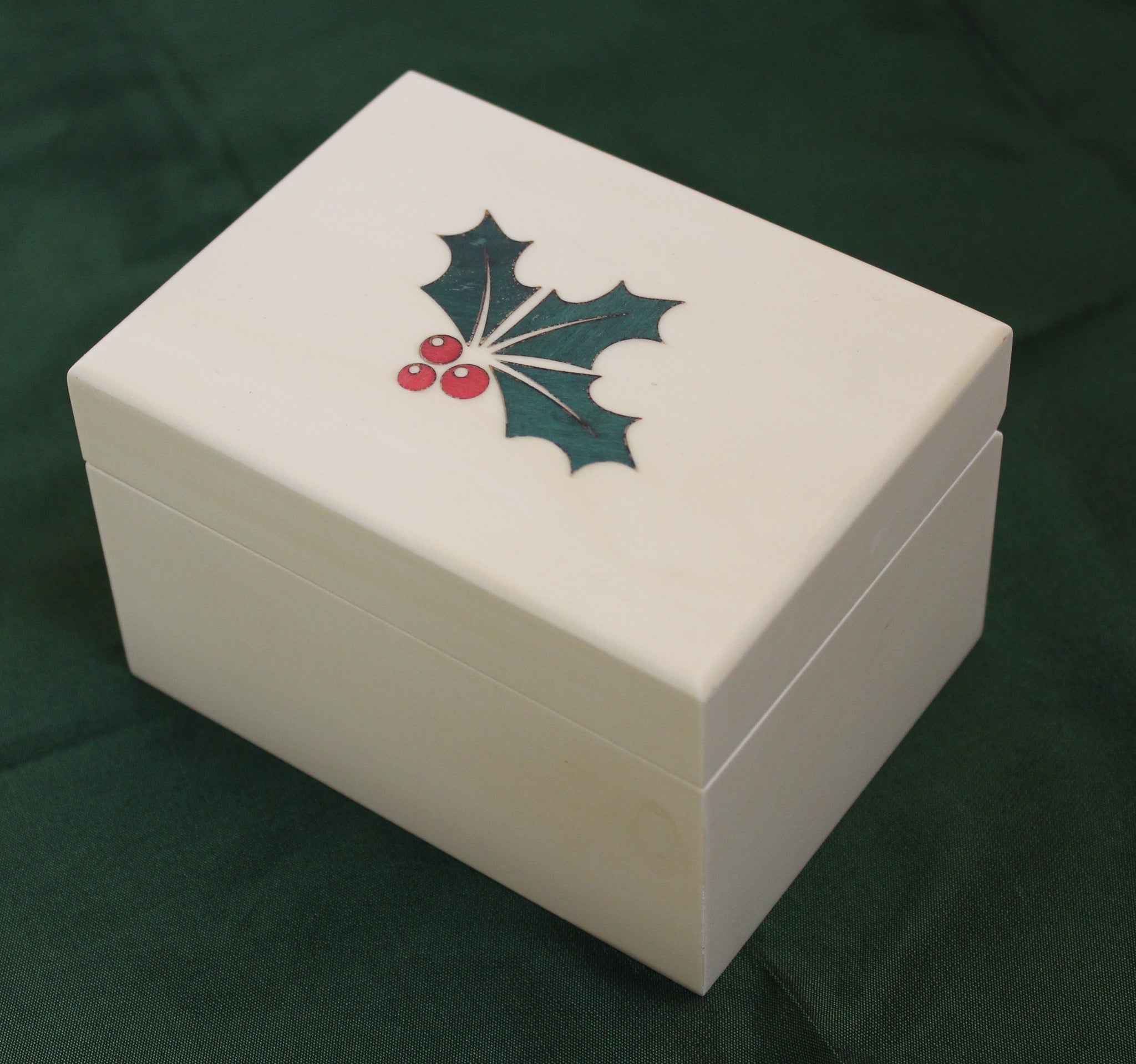 CHRISTMAS HOLLY Music Box | White Christmas Musical Tune